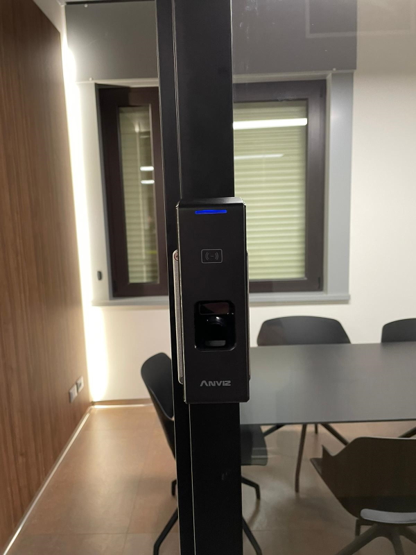  Anviz C2 Slim controllo accessi biometrico rfid poe wifi bluetooth azienda uffici arredati coworking Bologna